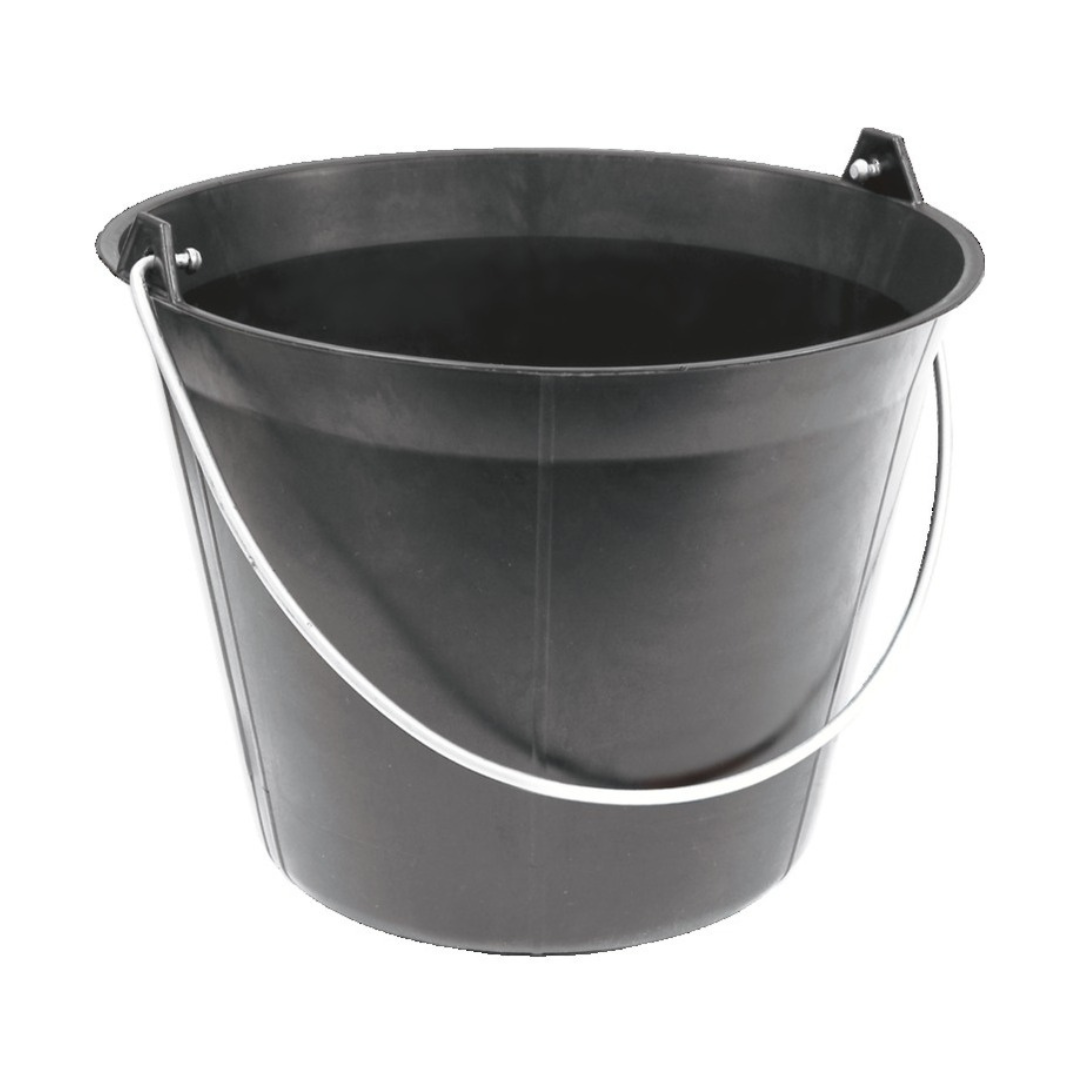 outils de chantier pour sceller les poteaux : seau 